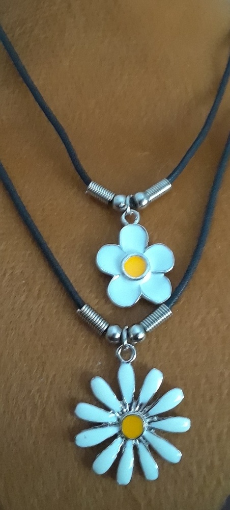 Vintage enamel daisy necklaces